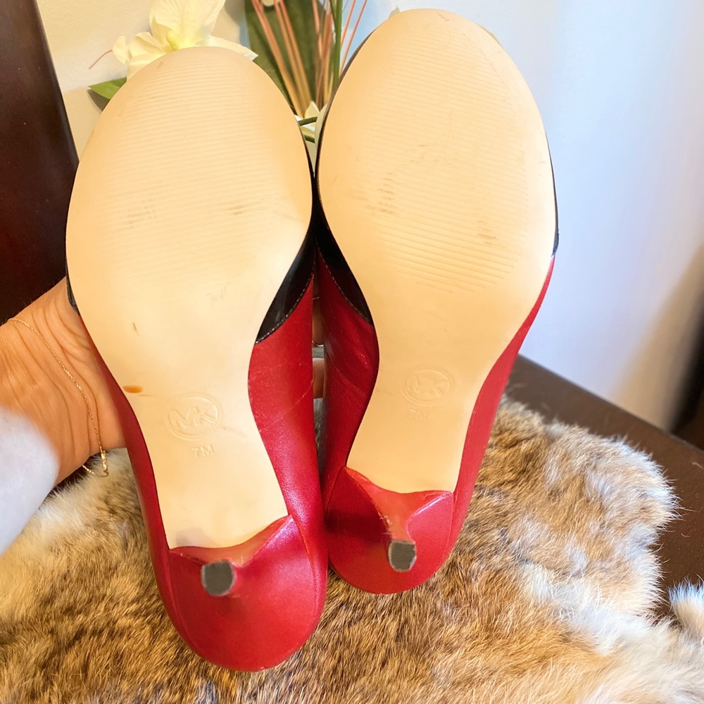 NWOT Michael Kors leather pump - Picture 5 of 6